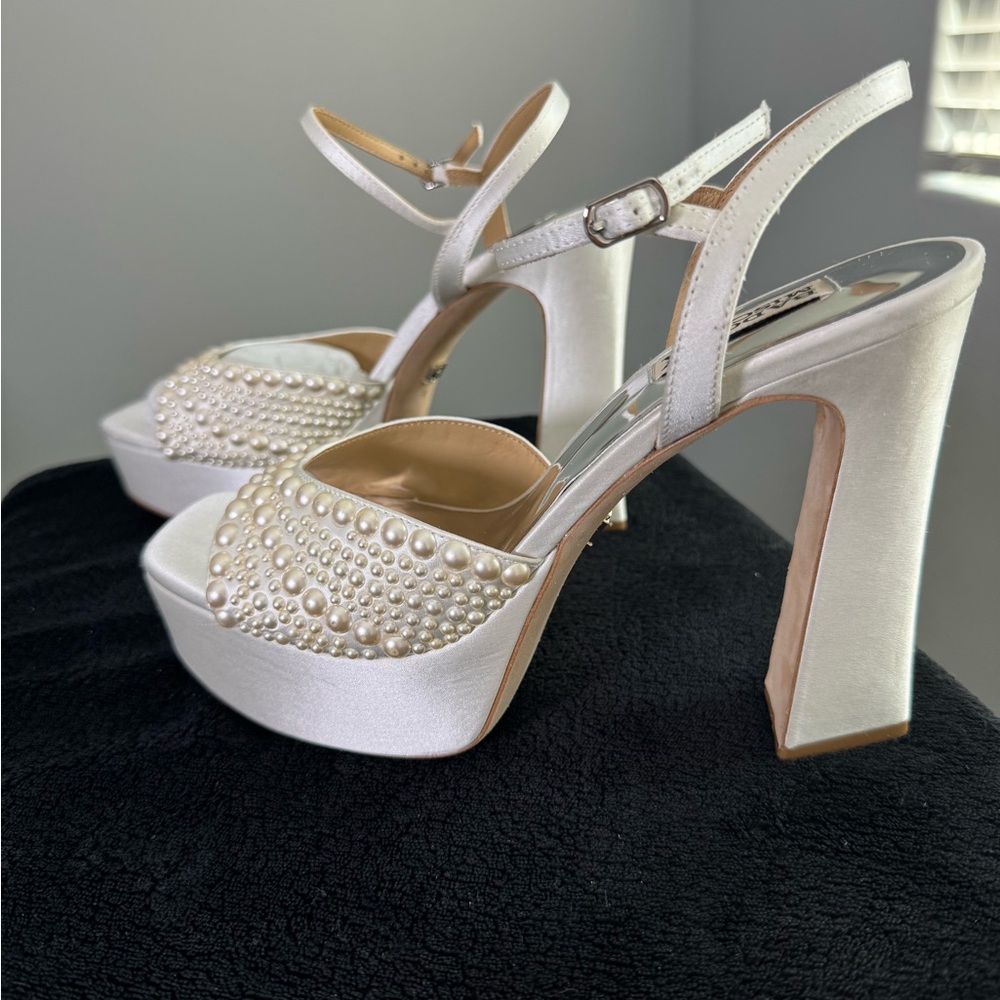 Badgley Mischka Women’s Bryleigh Heels - Minor Flaws on some of the pearls - Picture 11 of 15